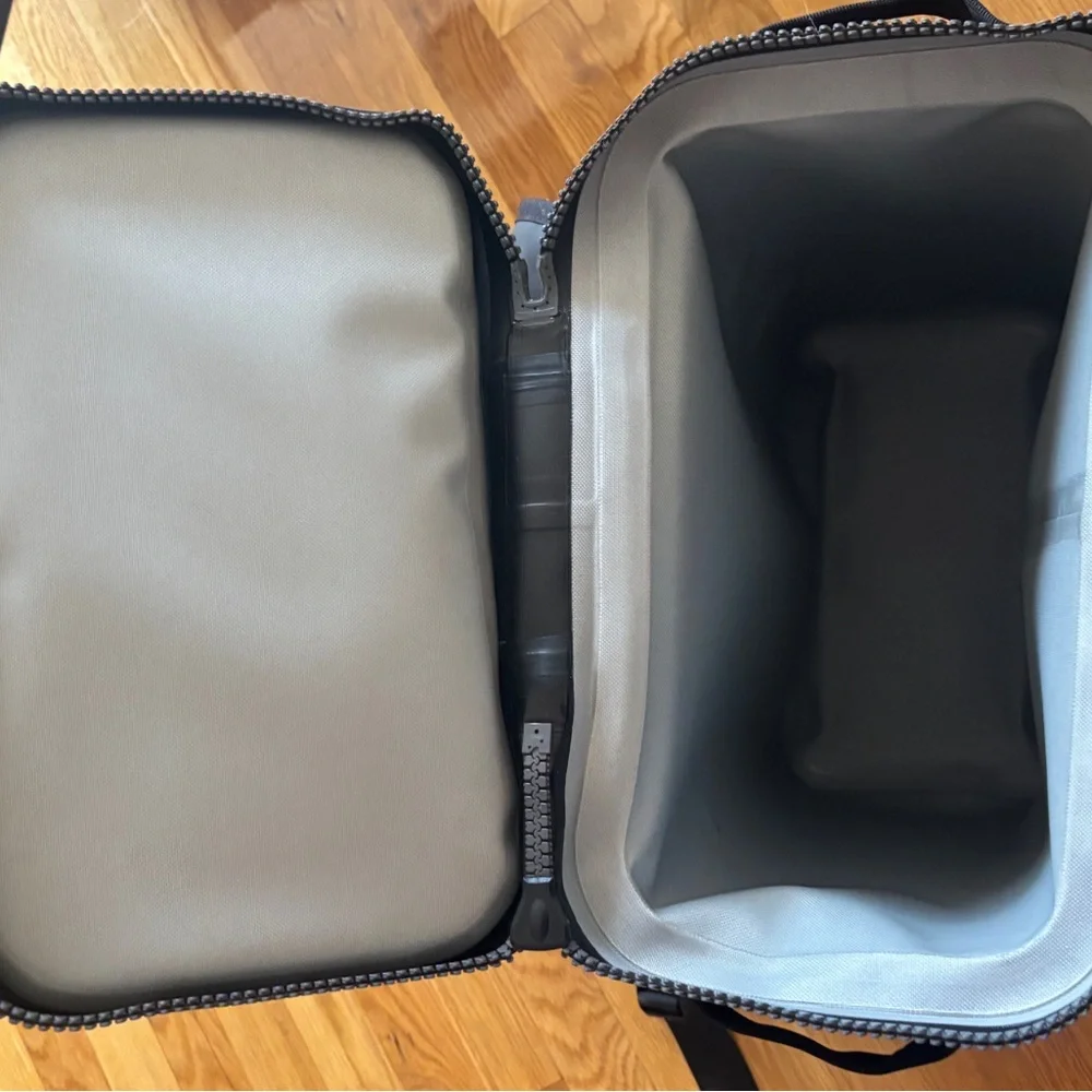 YETI Hopper M20 Backpack Cooler - Dark Gray - Picture 4 of 8